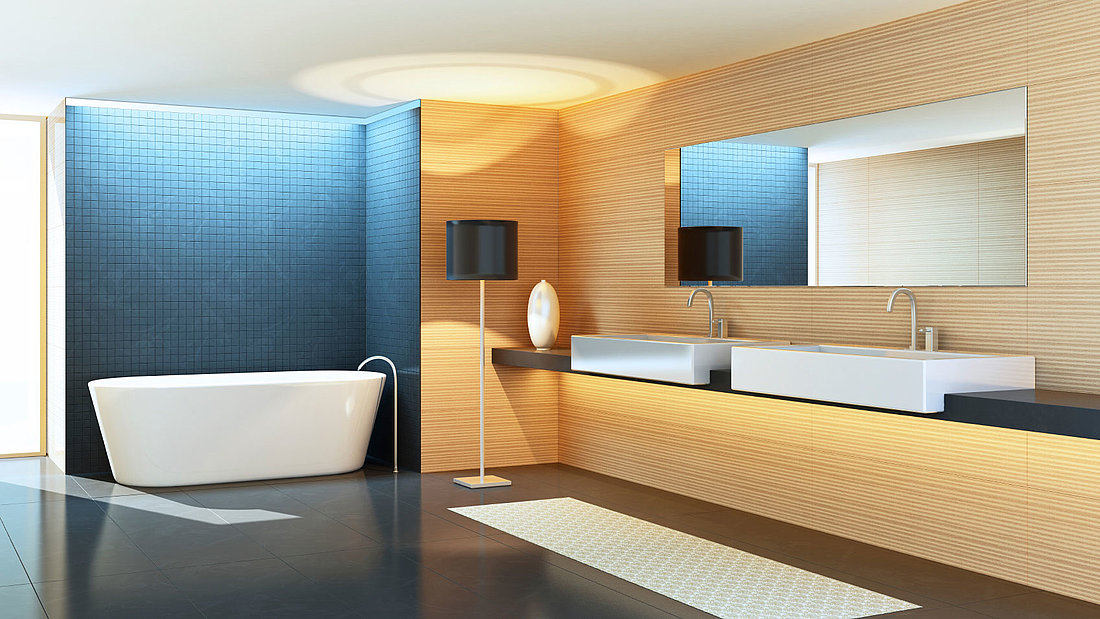 Modernes Badezimmer mit Badewanne großem Spiegel, Waschbecken und innovativer Beleuchtung.